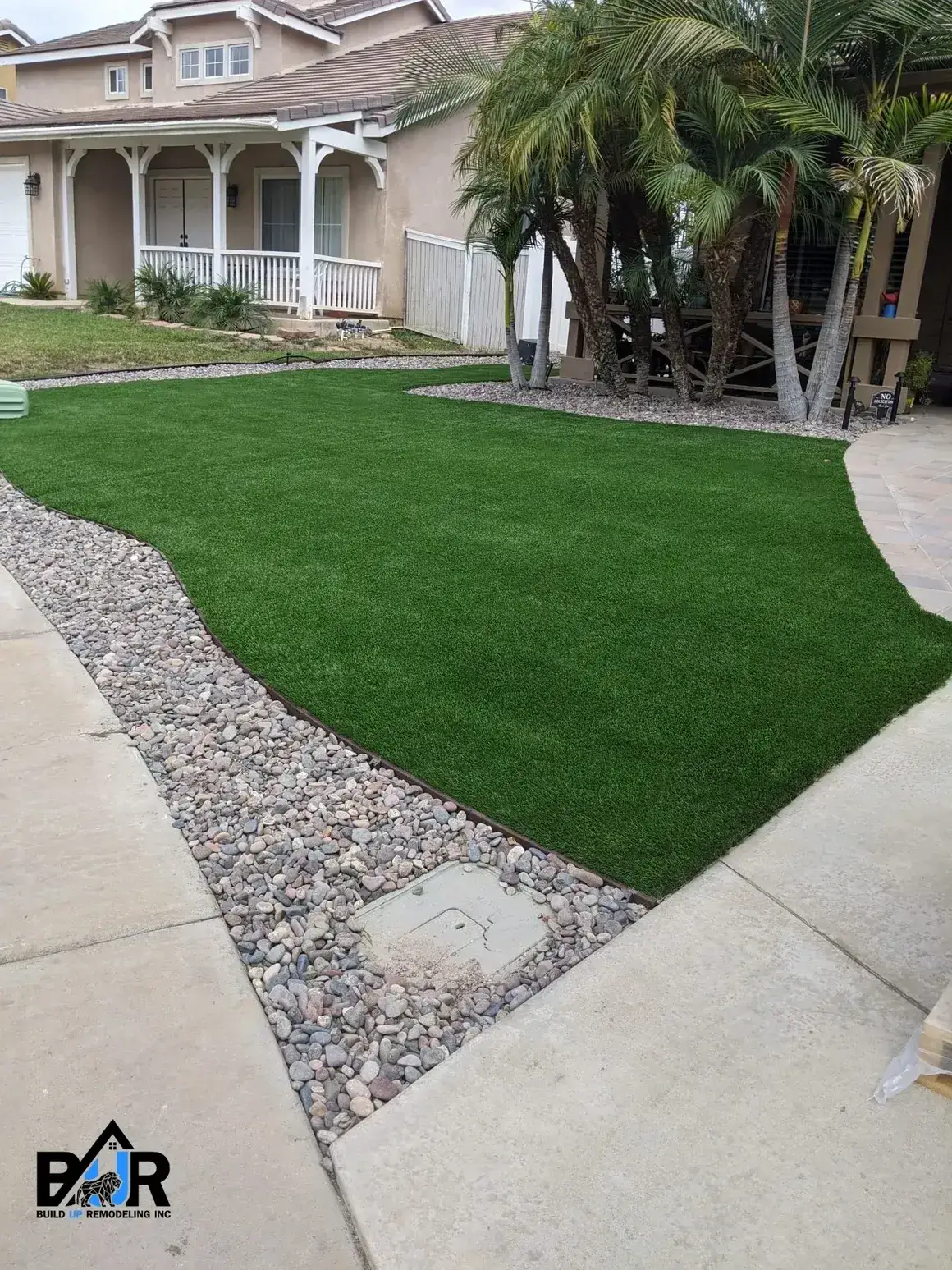 Artificial turf backyard in Reseda